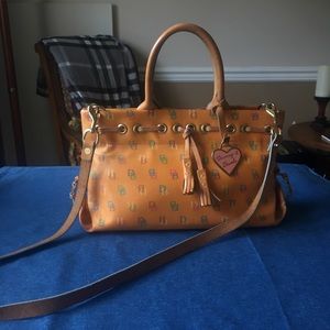 LIKE NEW Dooney & Bourke Bag w/ Crossbody